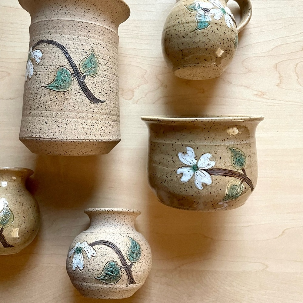 Dogwood pottery decor - Picture 3 of 12